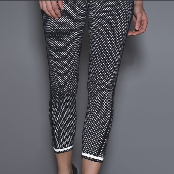 NWT lululemon pace tight lights out - size 6 - reflective reptile - Picture 5 of 7